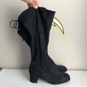 Black boots size 8W